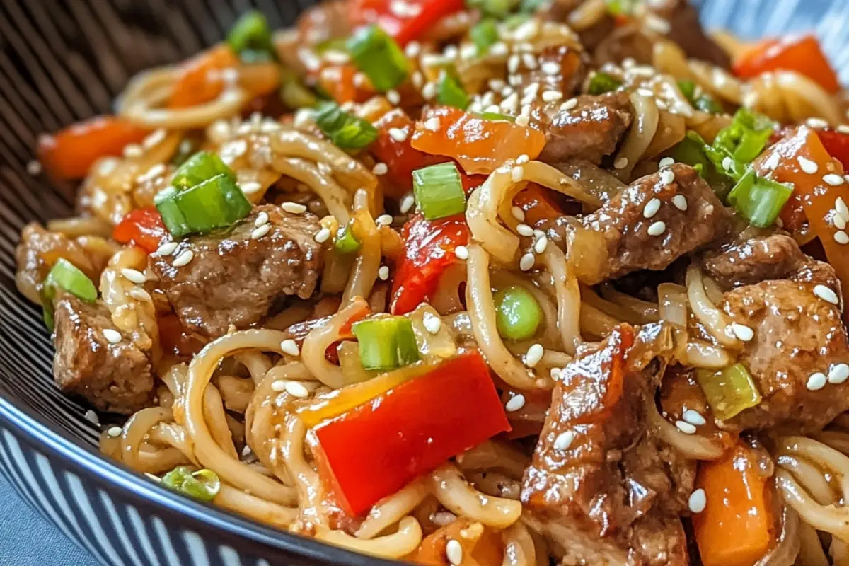 Nouilles Chinoises au Bœuf et Légumes: Un Tourbillon de Saveurs!